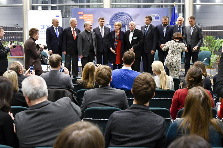 Foto 2: Opening speech ' Baltic States’ call for freedom heard: 35 years since the first Resolution of the European Parliament supporting independence of Estonia, Latvia and Lithuania '