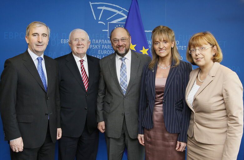 Foto 2: Martin SCHULZ EP President meets with Irish heads of delegation on use of Irish