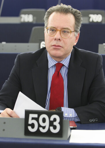 Foto 5: MEP Giorgios KOUMOUTSAKOS in plenary session - Week 06 2013