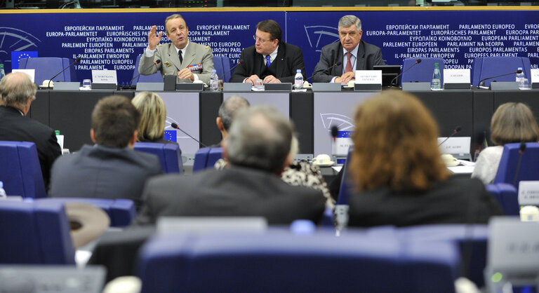 Fotografia 4: Paneuropean Working Group. Lieutenant General Olivier de BACHINCHOVE, Commanding General of Eurocorps