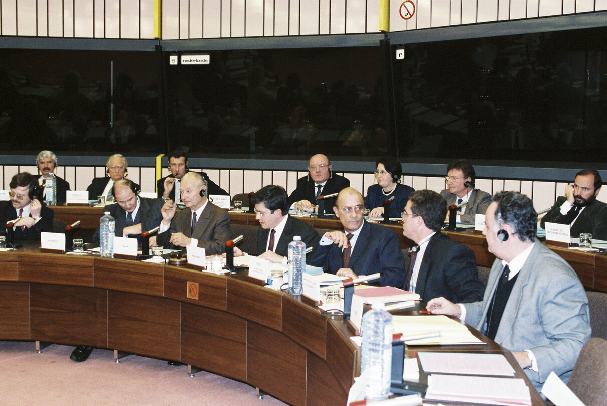 EP president in a meeting with the Sakharov Prize winner for 1989.