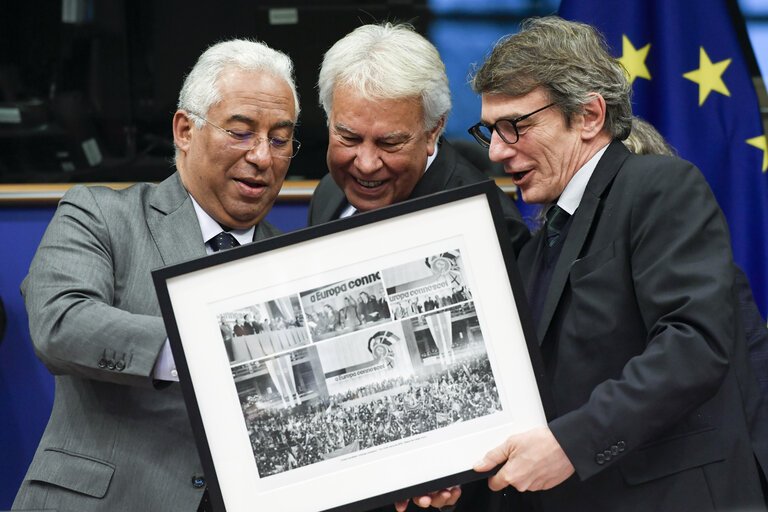 Foto 2: Inauguration of the room Mario Soares in the presence of Antonio COSTA, Prime Minister of Portugal