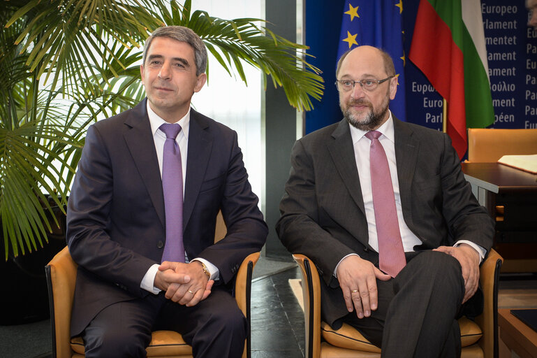 Photo 2 : Official visit of the President of Bulgaria to the European Parliament in Strasbourg. Martin SCHULZ - EP President welcomes Rosen PLEVNELIEV - President of Bulgaria