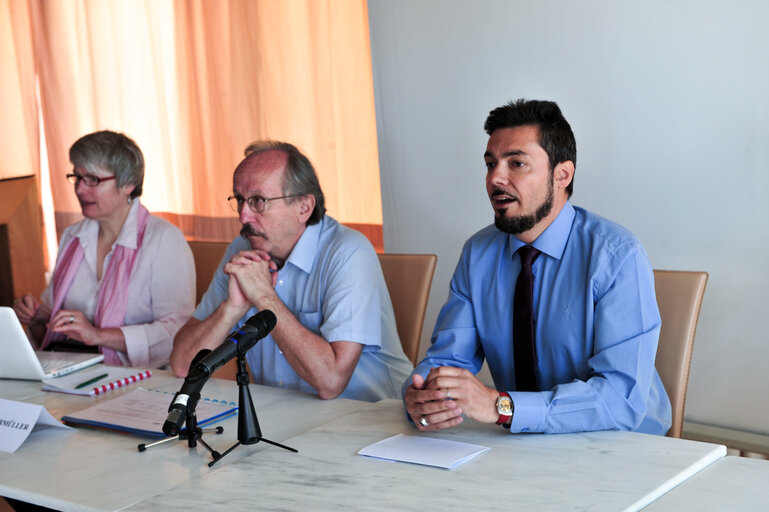 Nuotrauka 3: LIBE Delegation to Greece -  Francisco RAMOS take part in a meeting on challenges on rescue at sea and the protection of the EU external border in Mitilini on 19 May, 2016. Members of the European Parliament from Committee on civil liberties, justice and home affairs visit migrants camp in Greece.