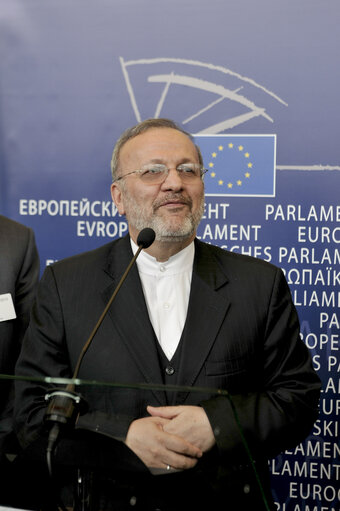 Foto 2: Visit by Iranian Foreign Minister Manoochehr MOTTAKI