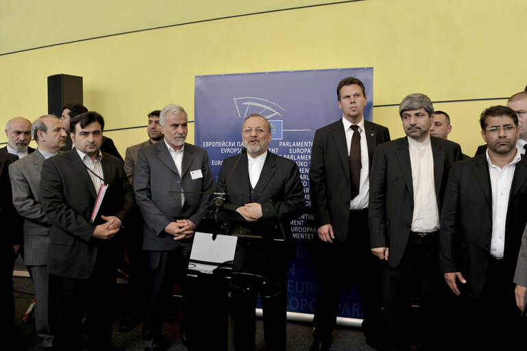 Foto 4: Visit by Iranian Foreign Minister Manoochehr MOTTAKI