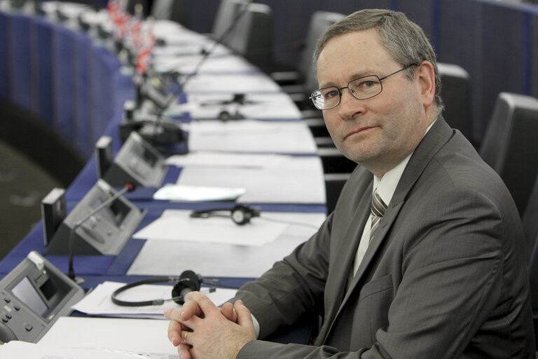 Photo 8: Gilles LEBRETON in plenary week 7 2015 in Strasbourg