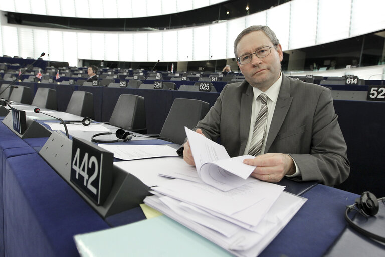 Valokuva 6: Gilles LEBRETON in plenary week 7 2015 in Strasbourg