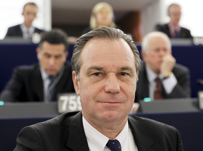 Photo 3: Renaud MUSELIER in plenary session week 07 2015 in Strasbourg