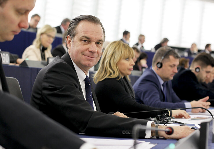 Photo 5: Renaud MUSELIER in plenary session week 07 2015 in Strasbourg