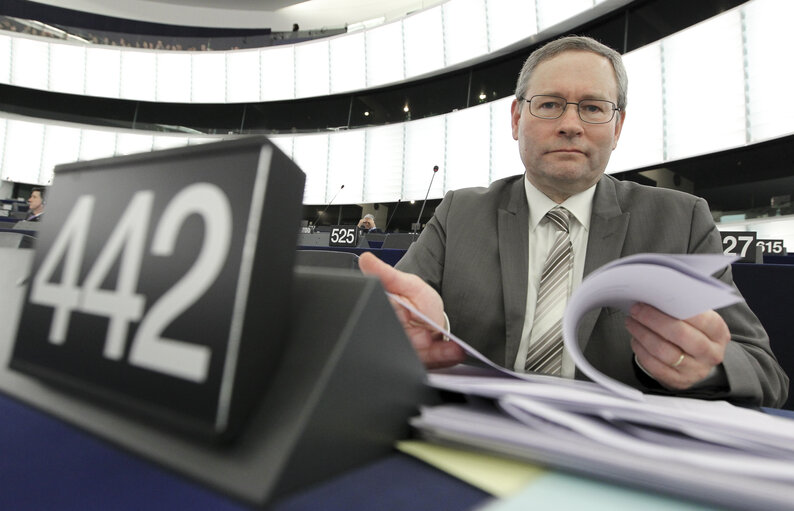 Photo 4: Gilles LEBRETON in plenary week 7 2015 in Strasbourg