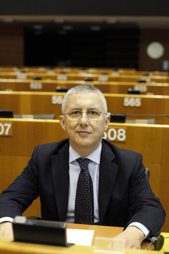 Suriet 9: MEP Massimo PAOLUCCI at the European Parliament in Brussels