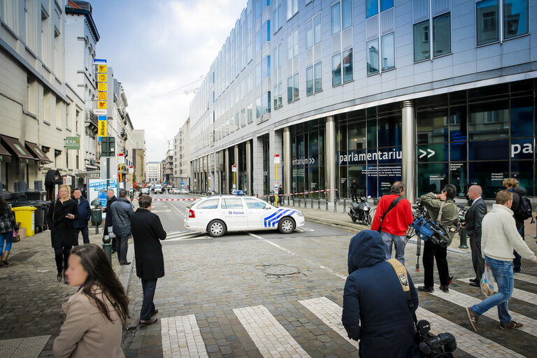 Foto 4: Deployment of police forces following the Bomb alert in EP building in Brussels