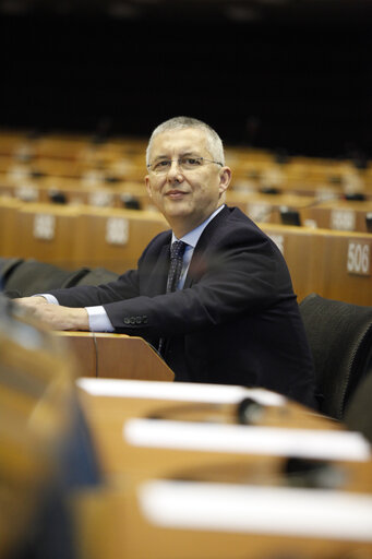 Foto 4: MEP Massimo PAOLUCCI at the European Parliament in Brussels