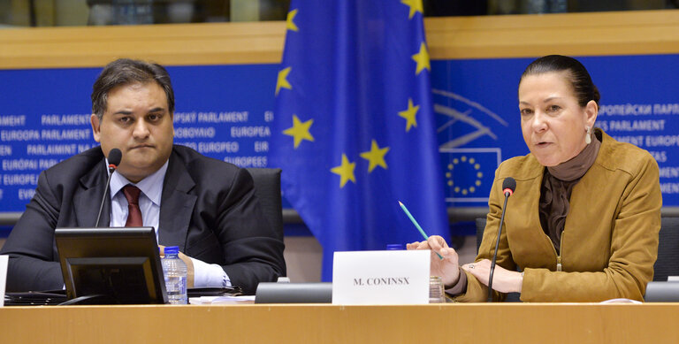 Foto 16: LIBE Committee hearing on foreign fighters with the President of Eurojust