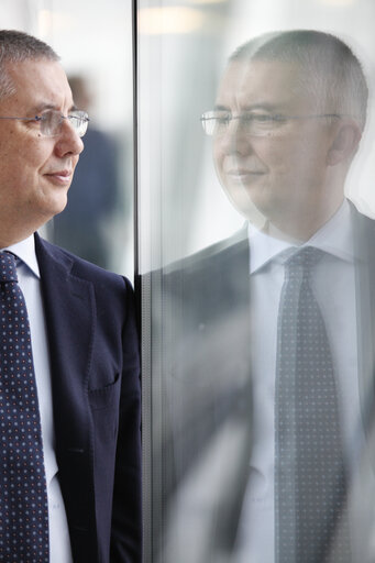 Foto 20: MEP Massimo PAOLUCCI at the European Parliament in Brussels