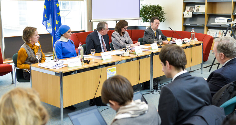 Fotografia 6: Launch of the ODIHR Guidelines on the Legal Personality of Religious or Belief Communities Speakers