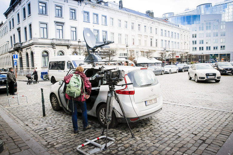 Valokuva 3: Deployment of police forces following the Bomb alert in EP building in Brussels