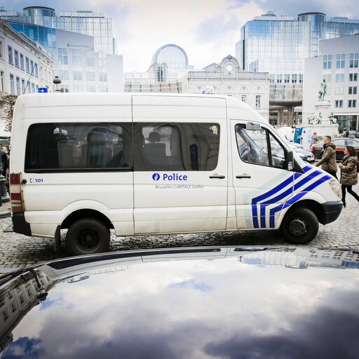 Foto 2: Deployment of police forces following the Bomb alert in EP building in Brussels