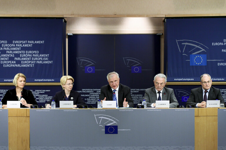 Fotagrafa 10: European Parliamentary Week. Press conference with EP Vice-President