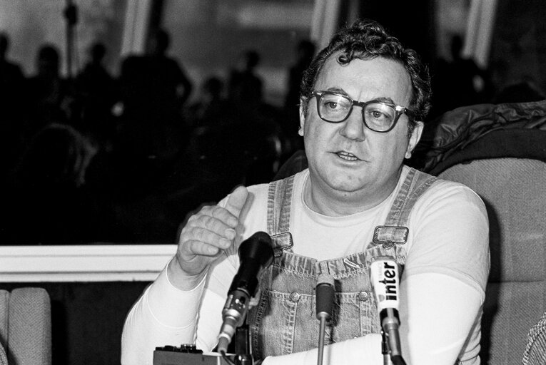 Zdjęcie 4: Press conference with French humorist Coluche about the Restos du Coeur in Strasbourg on 20 February 1986