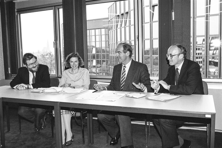 Photo 2 : MEPs Anne Caroline B. McINTOSH and Sir Jack STEWART-CLARK with guests in Strasbourg in April 1990