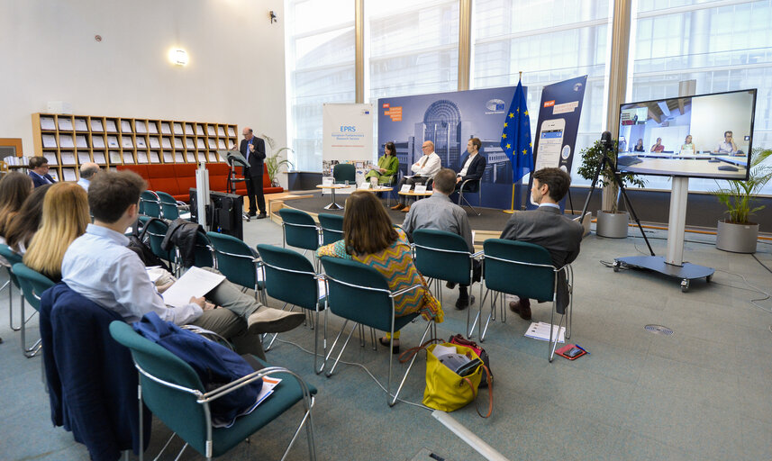 Foto 11: EPRS - EUI Policy Roundtable - ' The Development of European Integration : Crisis or Opportunity ? '