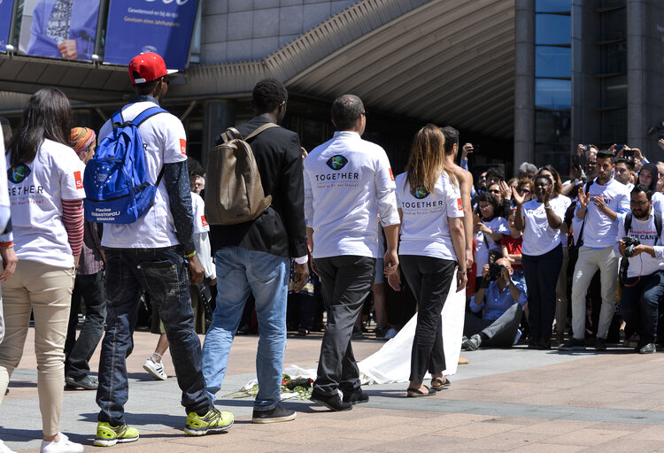 Fotografija 15: Outdoor ballet performance by Syrian dancer Ahmad Joudeh celebrating the United Nations World Refugee Day