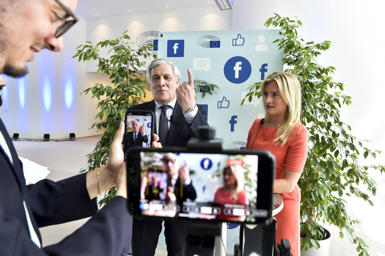 Photo 8 : Facebook chat with Antonio TAJANI - EP President