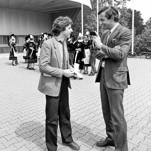 Foto 19: MEP Bill NEWTON DUNN meets with journalists at the EP in Strasbourg