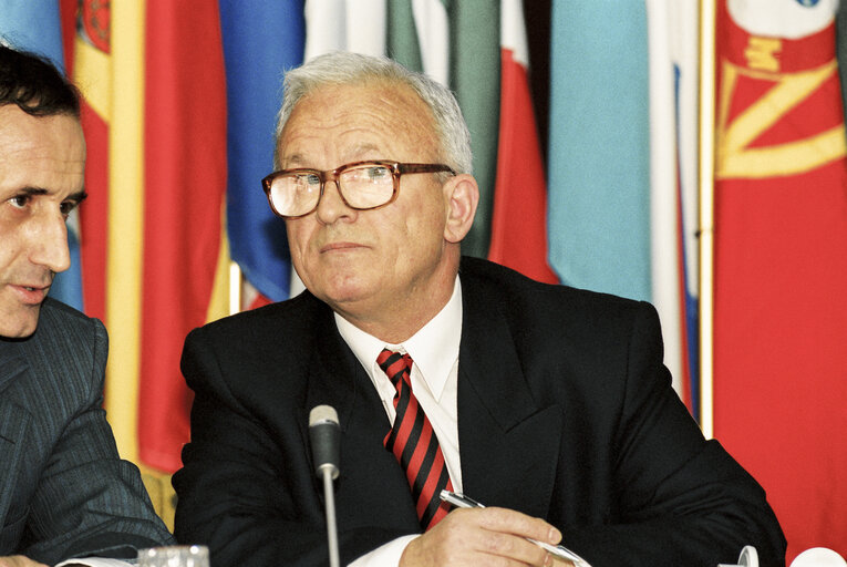 Press conference : The 1991 Sakharov Prize is awarded to Adem DEMACI