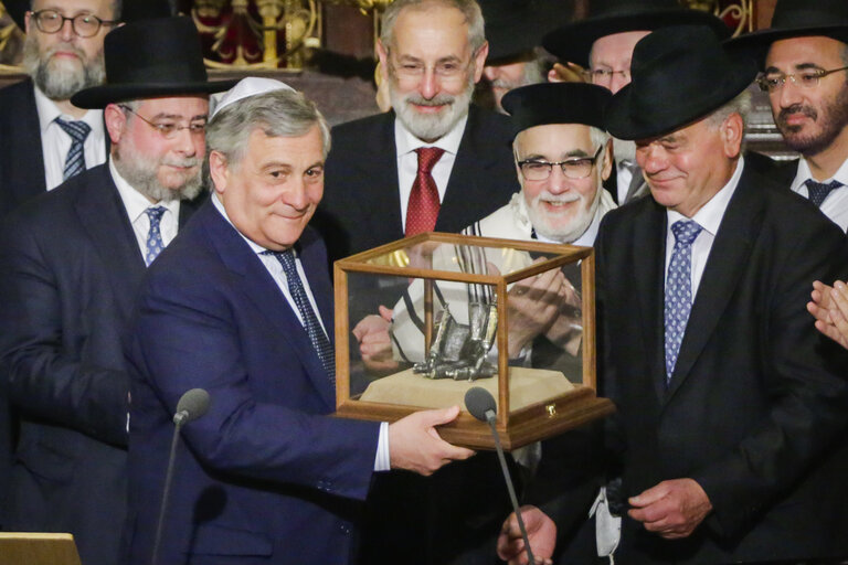 Fotogrāfija 15: Lord Jakobovits Prize of European Jewry