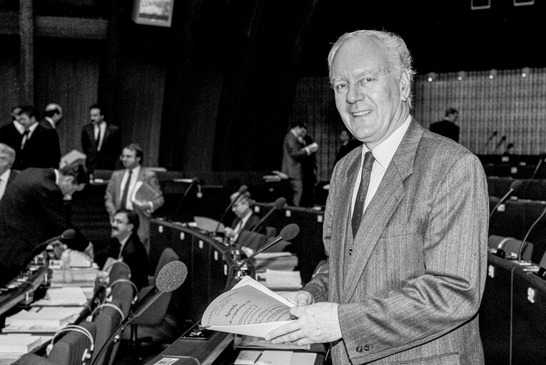 Foto 1: Marc GALLE in plenary session at the EP in Strasbourg in October 1991