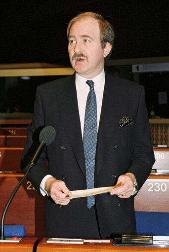 Fotografia 6: Christopher BEAZLEY in plenary session in Strasbourg - March 1993