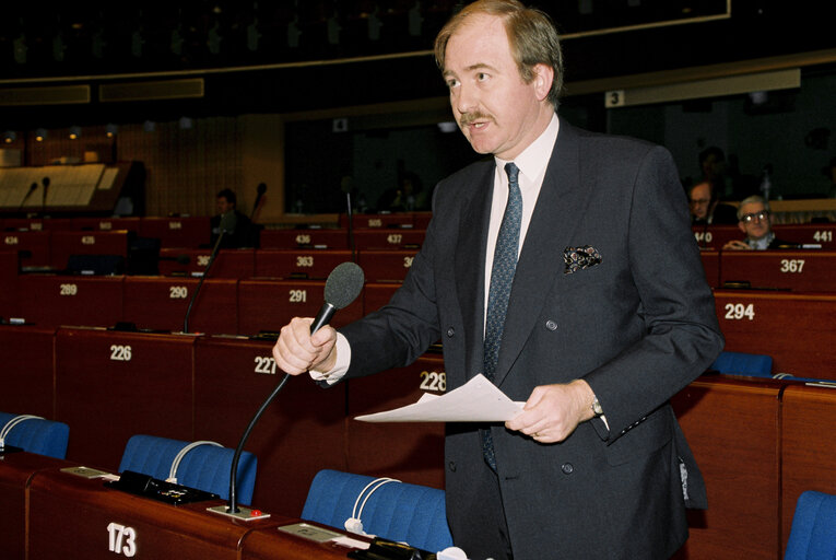 Fotografia 7: Christopher BEAZLEY in plenary session in Strasbourg - March 1993