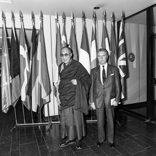 Fotografi 3: Visit of HH the Dalai Lama to the EP in Brussels in April 1990