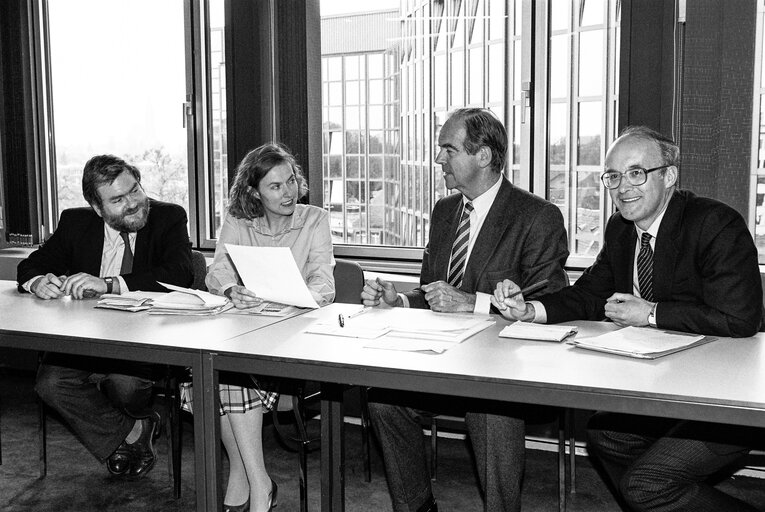 Photo 3 : MEPs Anne Caroline B. McINTOSH and Sir Jack STEWART-CLARK with guests in Strasbourg in April 1990