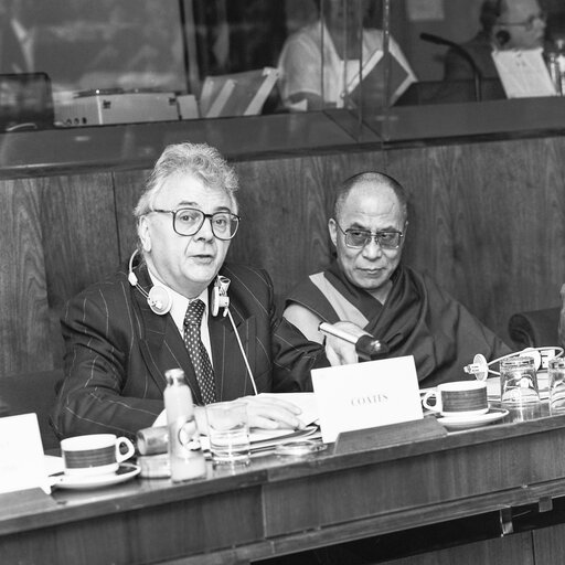 Fotografi 6: Visit of HH the Dalai Lama to the EP in Brussels in April 1990