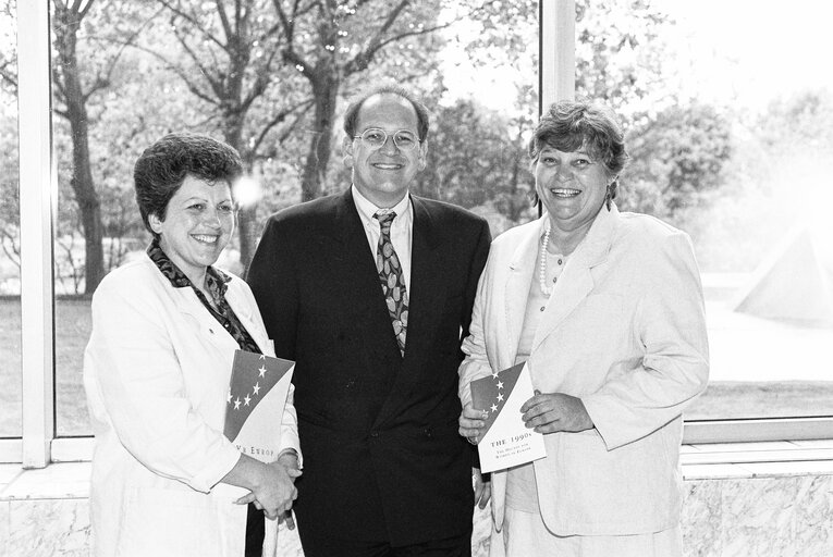 Fotografia 2: MEPs Pauline GREEN, James Glyn FORD and Imelda Mary READ at the European Parliament in Strasbourg