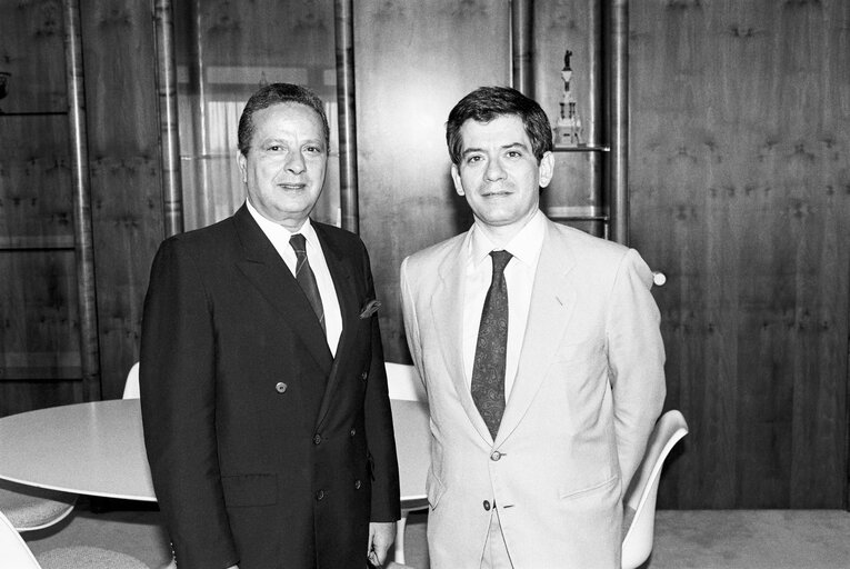 Снимка 3: Enrique BARON CRESPO - EP President meets with guest at the European Parliament in Strasbourg