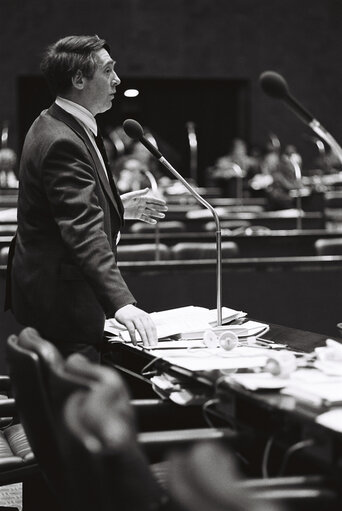 Portraits of William Mark HUGHES in a Luxembourg session