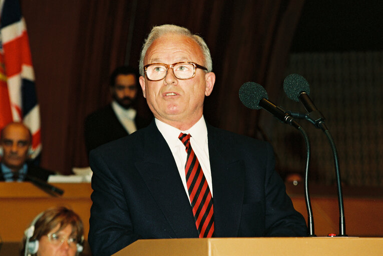 Fotogrāfija 12: The 1991 Sakharov Prize is awarded to Adem DEMACI