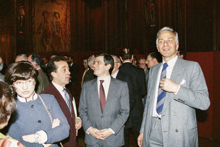 Foto 4: Enrique BARON CRESPO - EP President meets with Mayor of Brussels at the City Hall