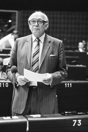 Photo 27 : Plenary Session in Strasbourg in June 1983