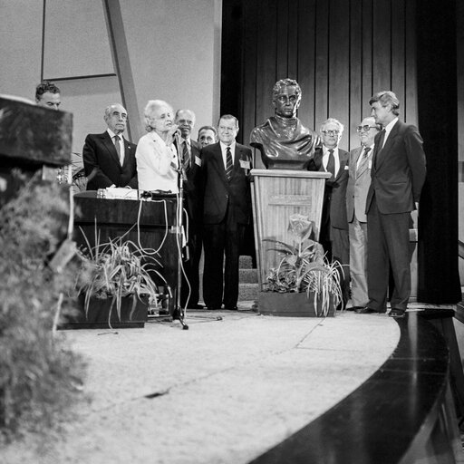 Photo 26: EU - Latin America Inter parliamentary conference at the Palais des Congres in Brussels. Inauguration of  Simon BOLIVAR Bust