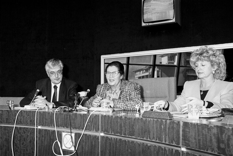 Suriet 6: Press conference in Strasbourg in April 1990