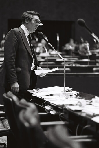 Portraits of William Mark HUGHES in a Luxembourg session