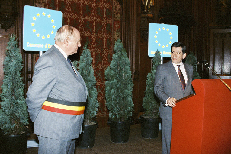 Foto 7: Enrique BARON CRESPO - EP President meets with Mayor of Brussels at the City Hall