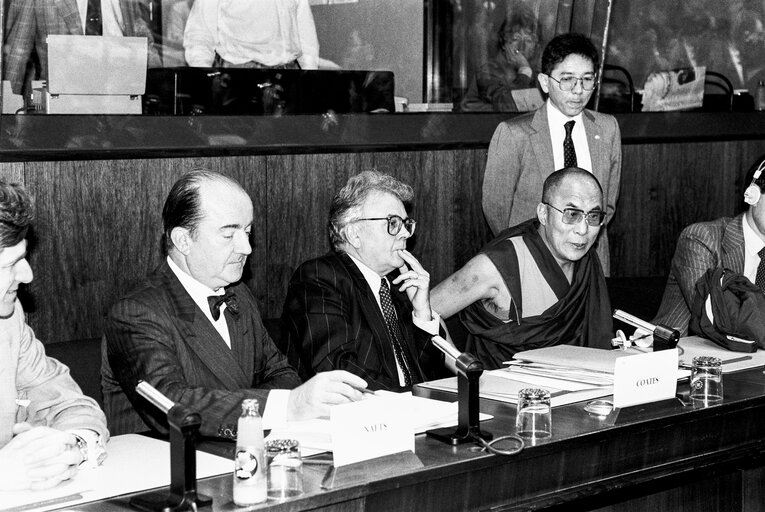 Fotografi 25: Visit of HH the Dalai Lama to the EP in Brussels in April 1990