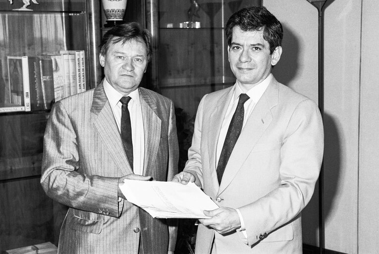 Suriet 1: Enrique BARON CRESPO - EP President meets with David MORRIS at the European Parliament in Strasbourg